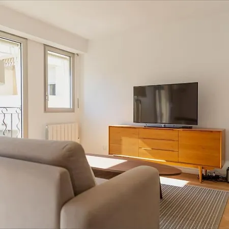 T2 Avec Terrasse. Piscine/parking סן טרופז